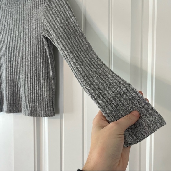 Aritzia Wilfred Free Cropped Ribbed Gray Turtleneck Top S - Picture 4 of 7